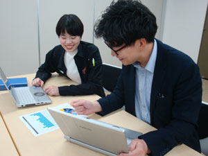 クロバー株式会社 提案営業／東京採用／賞与実績4カ月分／土日祝休／年休124日