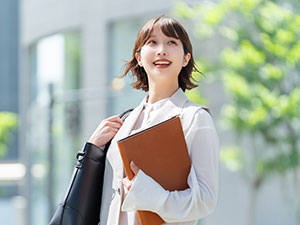 テクタイト株式会社(テクタイトグループ) 総務／未経験歓迎／残業月10h／賞与年2回／連休取得OK