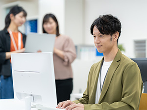 株式会社Information Plus-T 広告プランナー／年休120日／20代活躍中／服装・髪型自由