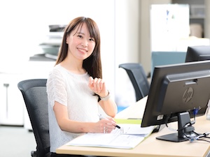マテリクス株式会社 事務／土日完全休／年休120日～／賞与年3回／定時退社可能
