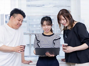 アコードワークス株式会社 ITサポート／経験不問／月給27.5万円～／年休125日