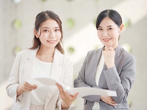 フローラT＆K株式会社 ホテルの経理総務／月残業平均10時間未満／賞与年2回