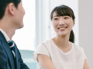 大阪シーリング印刷株式会社 事務職／未経験歓迎／年休125日／残業少／賞与実績3.4カ月