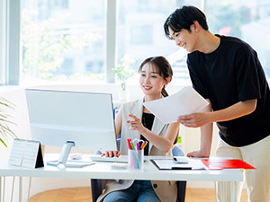 株式会社コントラフト(NareruGroup) 事務系サポート／月収例40万円／賞与年2回／土日祝休／x31