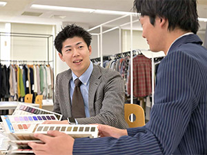 外与株式会社 アパレルの企画営業／年休125日／住宅手当など充実／転勤なし