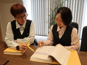 エマジャパンホールディングス株式会社 営業事務／未経験歓迎／年休125日／残業ほぼなし／女性活躍中