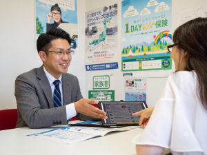 株式会社保険ビジネス ノルマ無しのルート営業／年休124日／土日祝休み／賞与年2回