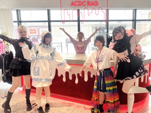 株式会社ＡＣＤＣ 原宿ファッションの店舗スタッフ／未経験歓迎／髪型ネイル自由