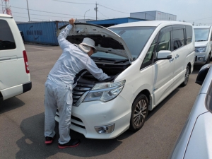 株式会社トラスト 車輌管理スタッフ／未経験歓迎／年間休日120日／制服支給
