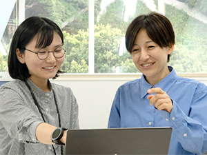 富士工業株式会社 人事総務／幅広いバックオフィス業務／土日祝休／月給30万円～