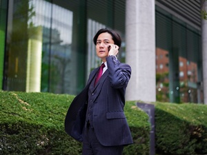 株式会社プレシャスパートナーズ 法務／年収500万～800万／体制づくりに挑戦／年休129日