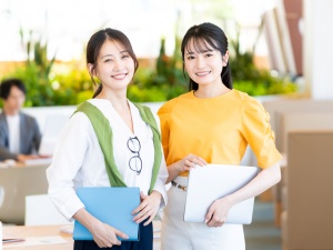 株式会社アスパーク Web系ITエンジニア／経験不問／土日祝休／E002ーI