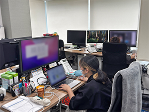 株式会社エスプリビジョン 動画クリエイター／未経験歓迎／定時退社OK／年休125日