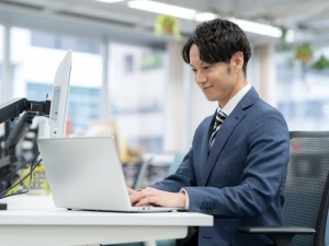 ハートリンクス株式会社 社内SE／未経験歓迎／残業月10h／土日祝休み／各種手当あり