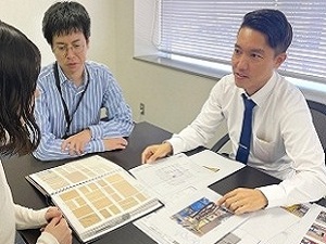 ウエル・ユーカン株式会社 店舗内装プロデュース（設計・施工）／月給35万円／年休123