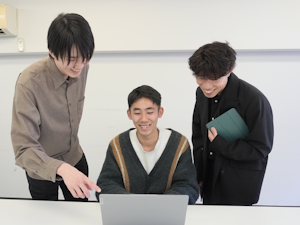 株式会社メイツ 英語教材の編集サポート／未経験歓迎／土日祝休／残業月10時間