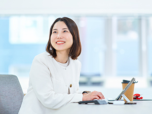 株式会社アース・ワン・オフィス 総務人事／未経験歓迎／経験者優遇／年休125日／残業月5h