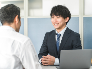 花岡金属株式会社 金属専門商社の提案営業／未経験可／土日祝休／年収430万円～