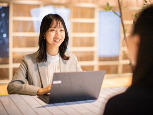 コクヨアンドパートナーズ株式会社(コクヨグループ) 大手コーヒーチェーン本社事務／未経験可／目黒駅すぐ／土日祝休