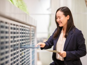 コクヨアンドパートナーズ株式会社(コクヨグループ) 総務庶務サポート／残業月5h／土日祝休／未経験可／本町駅直結
