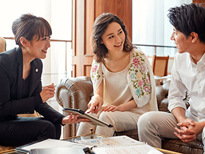 株式会社レック 小さな結婚式で働くブライダル営業／月30万円以上／未経験歓迎