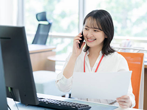 株式会社Ａｚ 一般事務／原則定時退社／月給22万～／年休125日