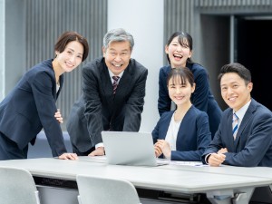 彩の国法務合同事務所　（司法書士法人彩の国佐藤事務所） サポート事務／未経験歓迎／月給27万円以上／土日祝休み