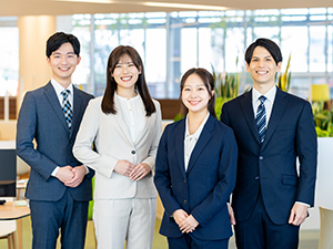 社会保険労務士法人 みんなのHR 社労士補助事務スタッフ／未経験歓迎／土日完全休／原則定時退社