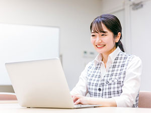 株式会社メンテナンス 営業事務／年休120日／月給25万円～／土日休み／資格手当有