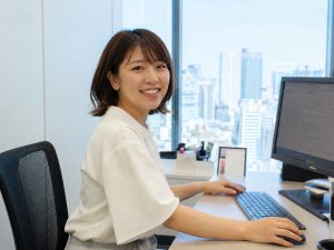 株式会社エンパワー 事務アシスタント／完全週休2日／残業ナシ／月給28.3万円～