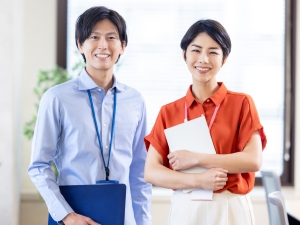 株式会社バンガード 事務／年休132日／土日祝休み／残業月10h以下／住宅手当有