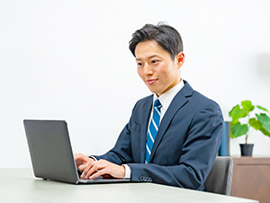 株式会社フルライフケア 中途採用担当の人事／土日祝休み（年間休日１２６日）