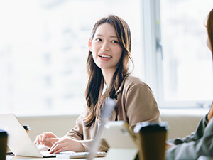 株式会社アクチュエス(レべクリグループ) 事務職／服装自由／完全週休２日制／リモート可／残業ほぼなし