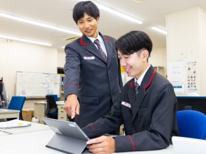 株式会社かんぽ生命保険【プライム市場】(日本郵政グループ) 地域密着型保険コンサルタント／完全週休2日／近畿募集