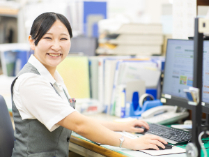 株式会社慈恵実業 医療を支える管理事務／年休120日／賞与実績5.5カ月分