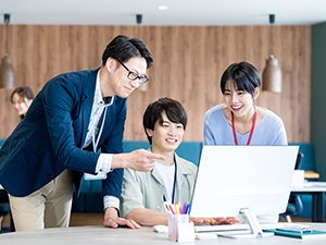 明和興業株式会社 総務経理（管理職候補）／未経験OK／年休128日／月給30万