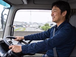 日本ケミテックロジテム株式会社(ジャパンウェイスト株式会社) 日勤メイン！産業廃棄物の収集運搬ドライバー／年休130日