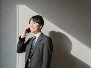 クイック・ネットワーク株式会社 インサイドセールス／月給30万円～／服装自由／10連休以上も