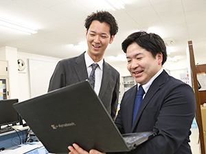 富岡紙業株式会社 ルートセールス／大手企業と取引多数／未経験歓迎／面接1回