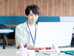 アクイジション株式会社 データ加工事務／年休125日／未経験歓迎／土日祝休み