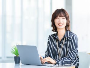 ｓｅｌｅｃｔ株式会社 経理／裁量大の中核業務／土日祝休／年休120日以上／残業なし