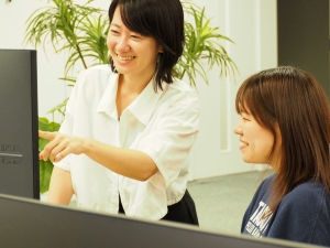 株式会社ユーコンスカイ ECサポートのチームリーダー／年休126日／月給35万円以上