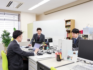 株式会社ｕｌｕコンサルタンツ 経営コンサルタント／未経験歓迎／土日祝休み／月給28万円～