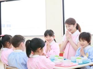 株式会社東部アシード 幼稚園・保育園・産業給食のルート営業／未経験歓迎／車通勤可
