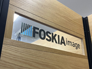 ＦＯＳＫＩＡ　ｉｍａｇｅ株式会社 映像プロデューサー／土日祝休／年休122日／月給33万円～