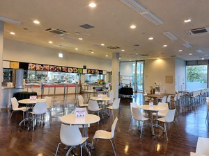 株式会社ジェムカワグチ ホールスタッフ／年2回大型連休あり／深夜勤務なし／転勤なし