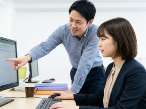 株式会社リエイケア 総合職（Webマーケティング・営業）／未経験歓迎／土日祝休み