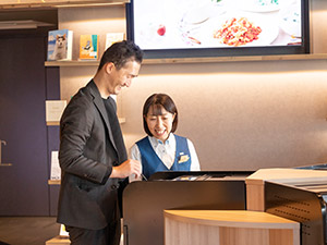 株式会社グリーンズ【スタンダード市場】 ホテルフロントスタッフ／年2回7連休／4年連続給与アップ