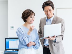 東海海運株式会社 人事（採用担当）／土日祝休／福利厚生充実／裁量大