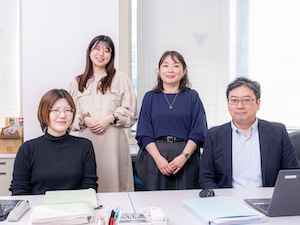 株式会社グラン・クリエイト 人事採用担当／土日祝休み／年間休日120日／駅チカ